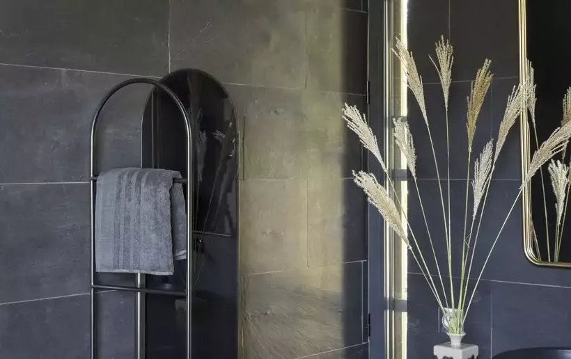 Holiday Black - Swivel bars for easy drying